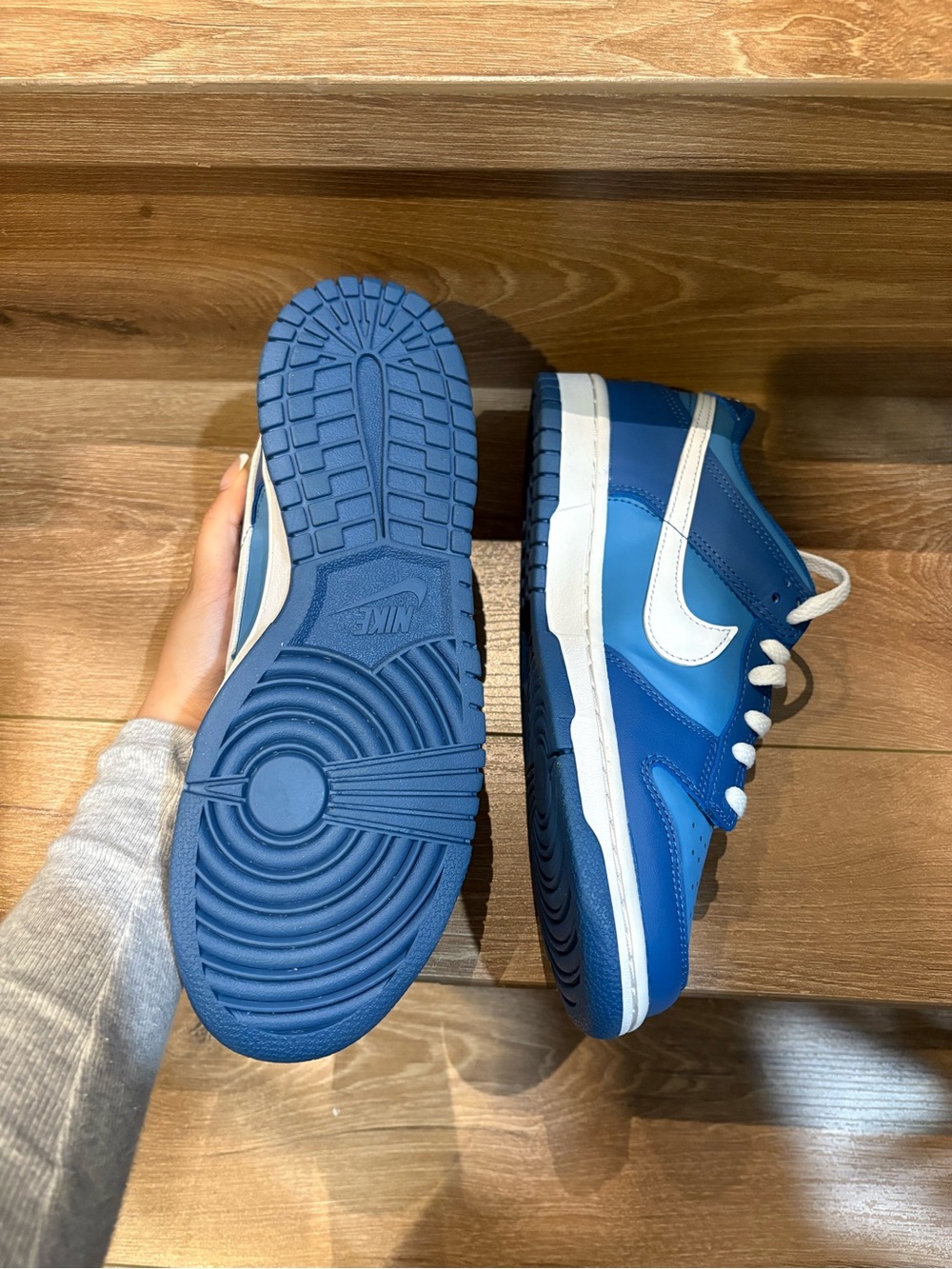 Nike Men's Low-Top Sneakers - Blue & White - Picture 2 of 3